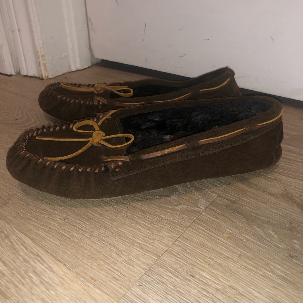 Minnetonka ladies moccasin leather slippers size 9